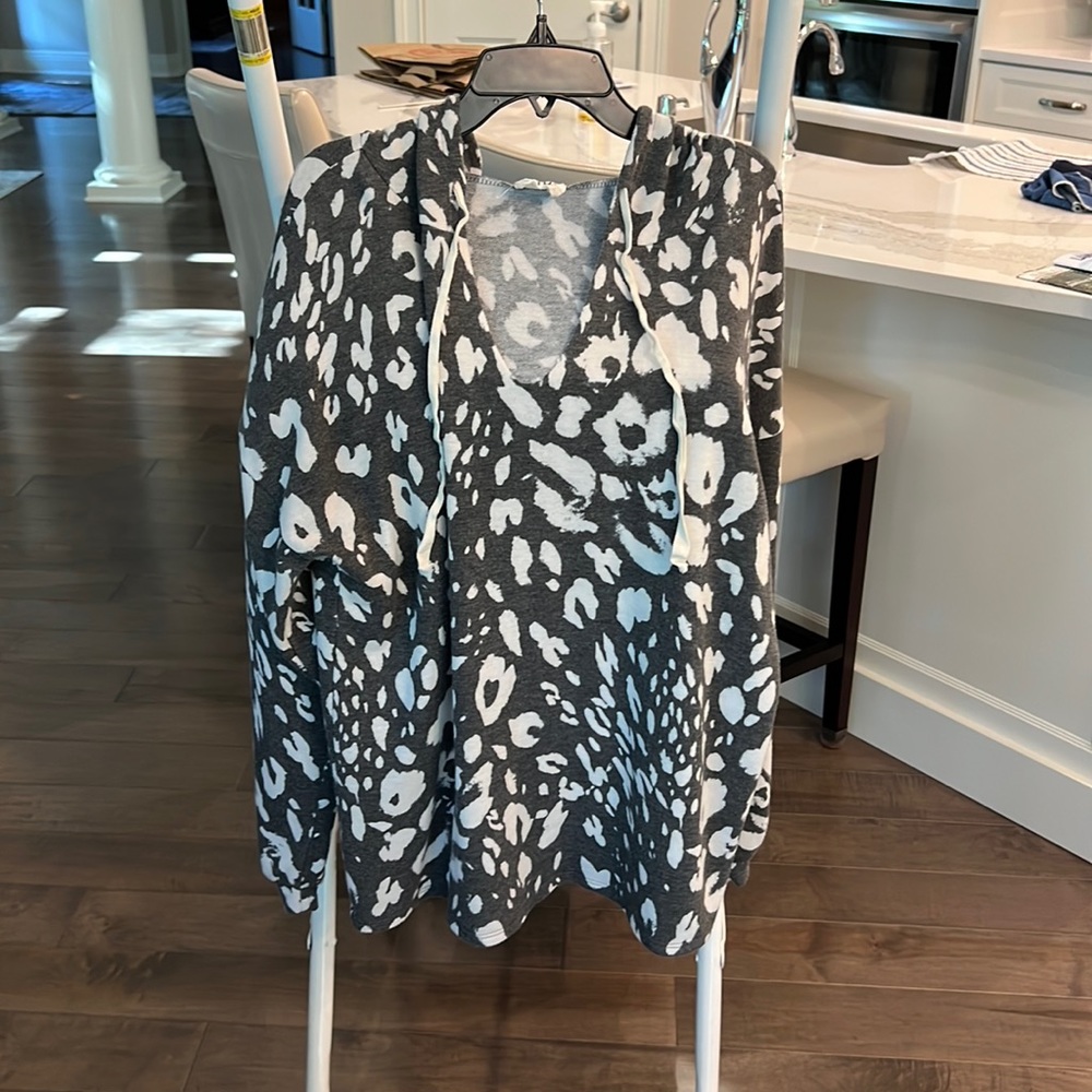 Cute hooded pullover